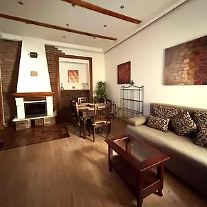 rustic-apartman-in-the-jewish-quarter.inbudapesthotels.com/