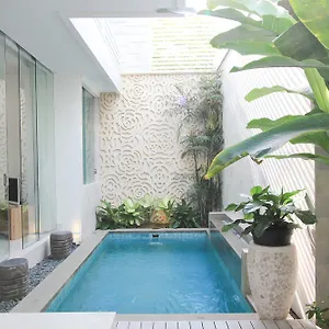 nikaya-villas.hotelsseminyak.net/
